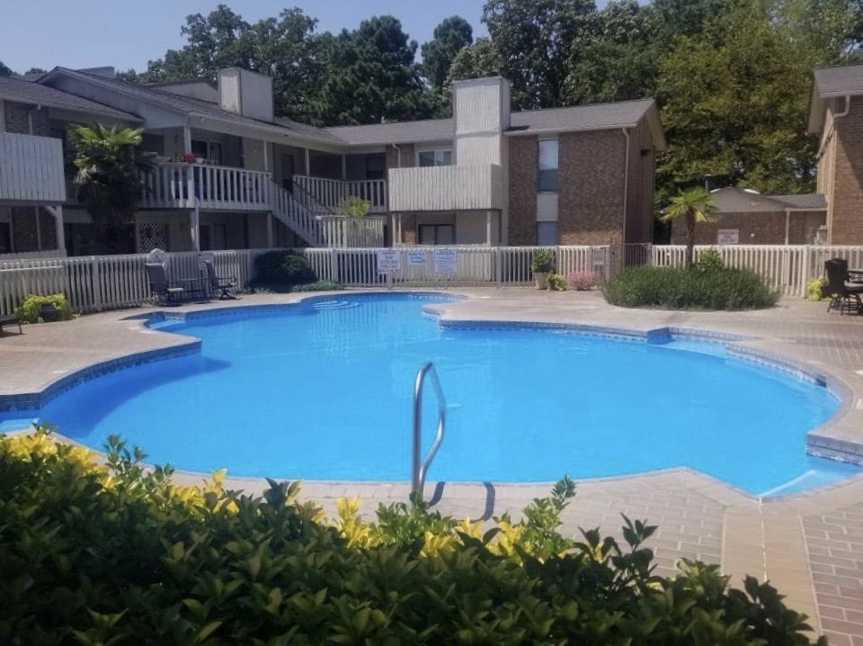 Explore student housing options near Texarkana’s aviation mechanic school by visiting the Richmond Oaks apartment complex website for convenient, nearby living.